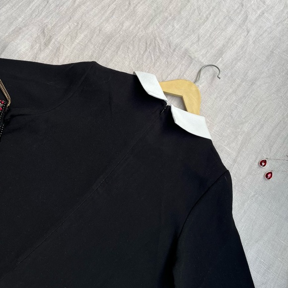 SOLD ❌ Black Straight Dress with contrast collar - Picture 8 of 8